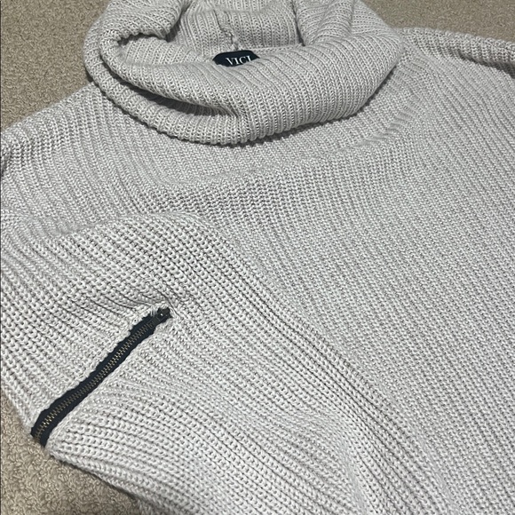 Vici Ivory Knit Sweater with Black Details - Picture 3 of 4